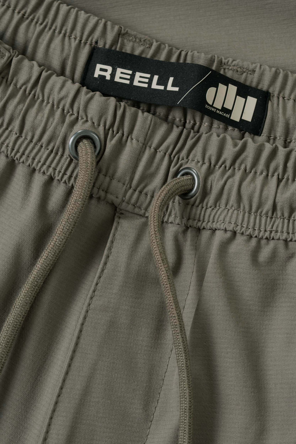 DOUWE MACARÉ X REELL CHINO GREY GREEN