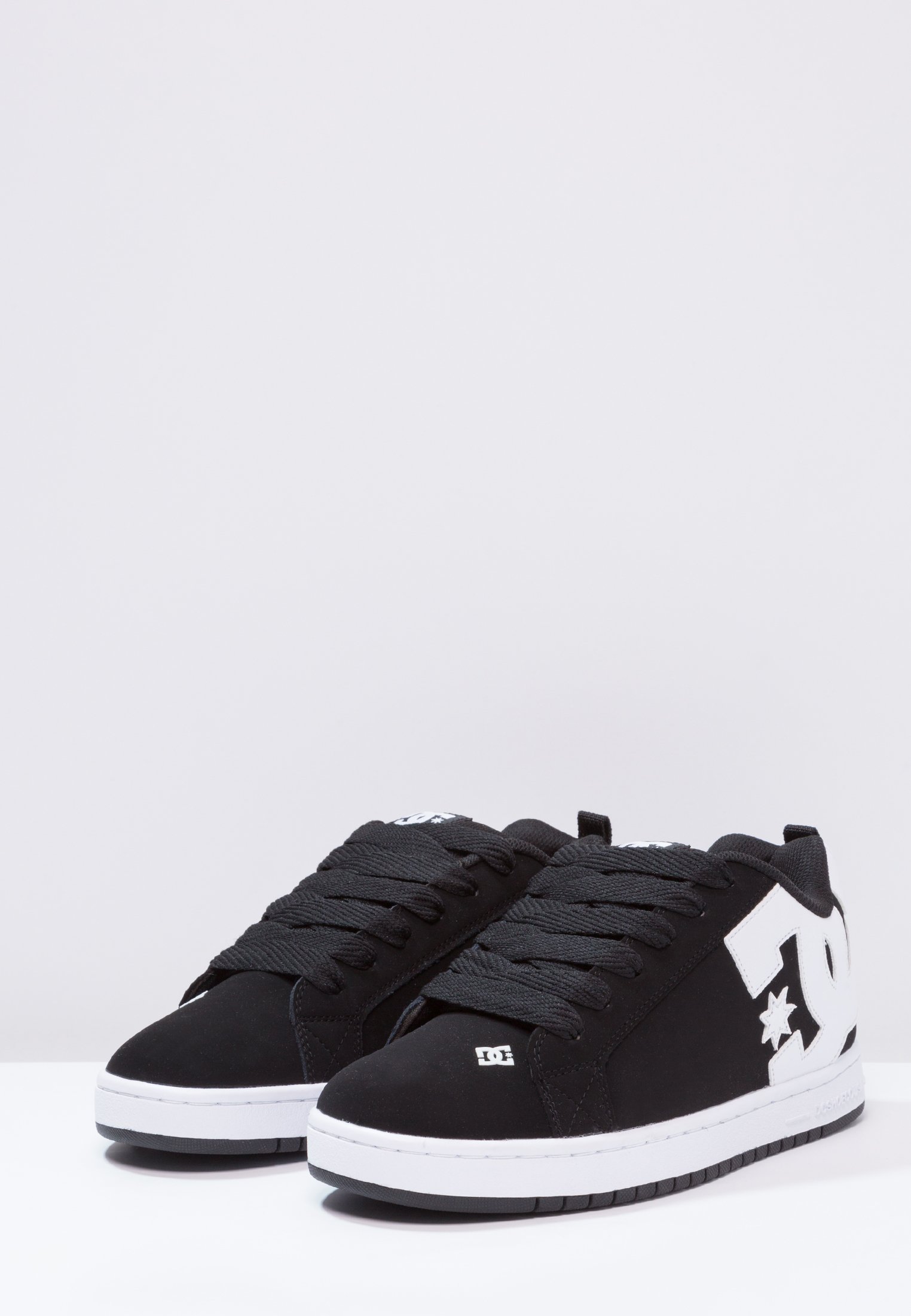 Dc Court Graffik youth black white on top